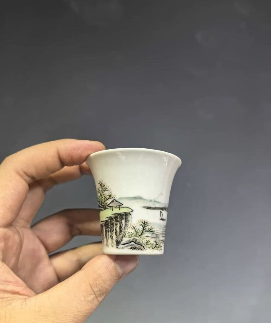 風景画の白磁杯