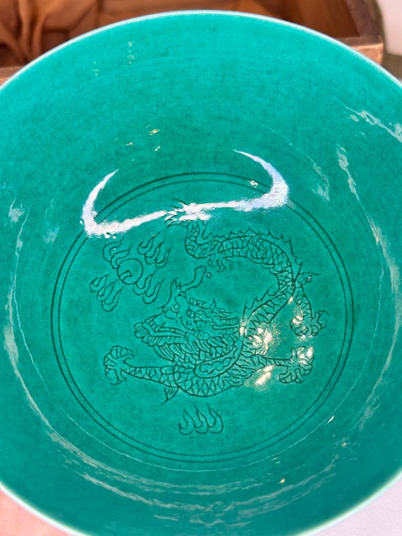 新年SALE！大明弘治年製 底部款識 緑釉二龍戯珠 碗 木箱付 中国古美術时代物
