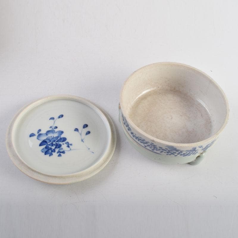 瀬戸焼　染付　花草文　三足香炉　蓋物　在銘　時代箱　V　9032