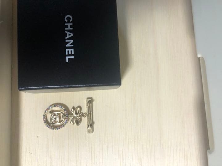 シャネル CCマークラインストーンブローチ