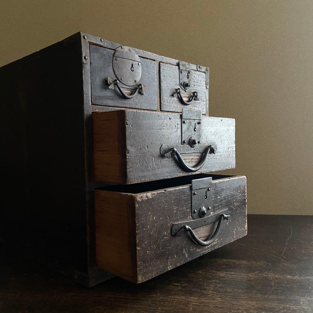 古い小引き出し　年代物　時代家具　　3段　鍵付き