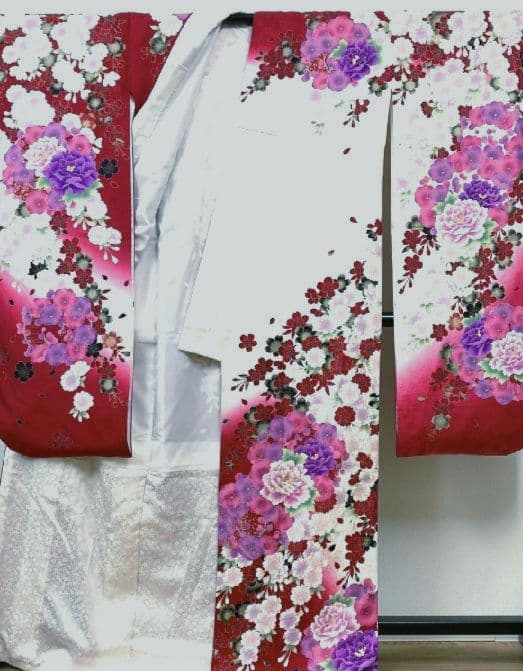 ◆【可憐なお花のお振り袖】刺繍と金糸使い