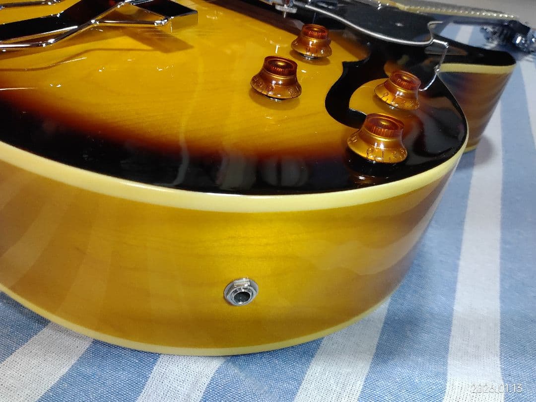 EpiphoneのフルアコES-175殆んど未使用ハードケース付、生産終了品です