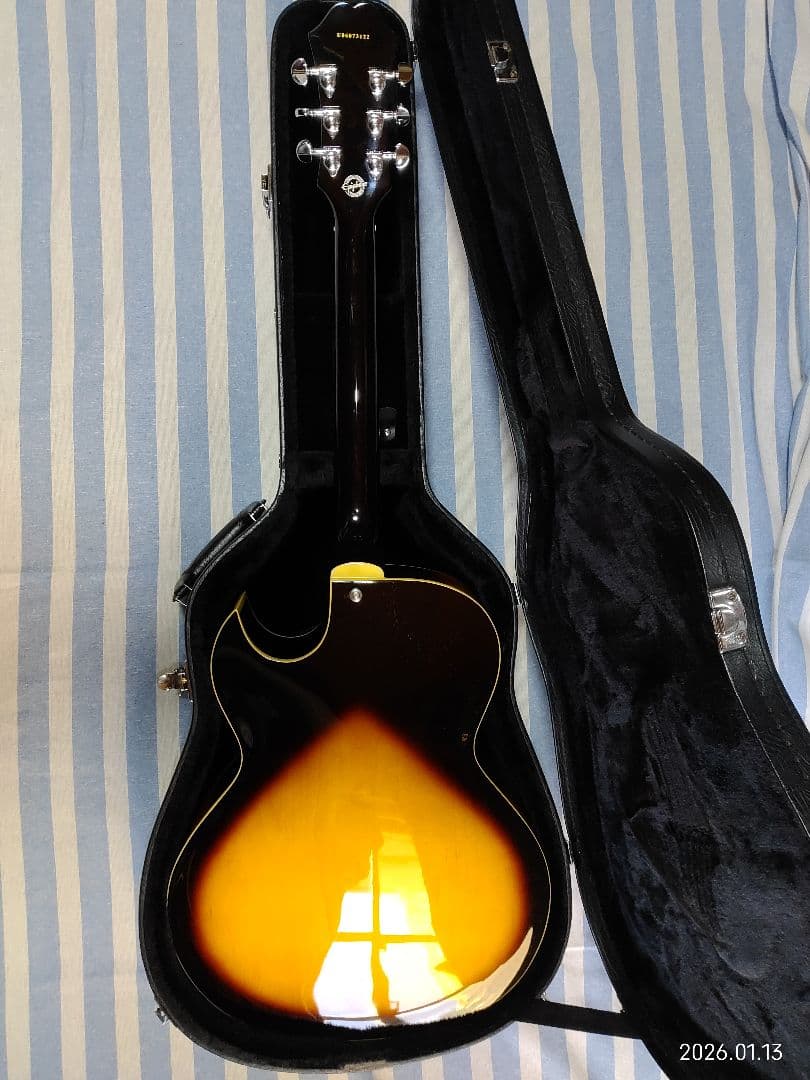 EpiphoneのフルアコES-175殆んど未使用ハードケース付、生産終了品です
