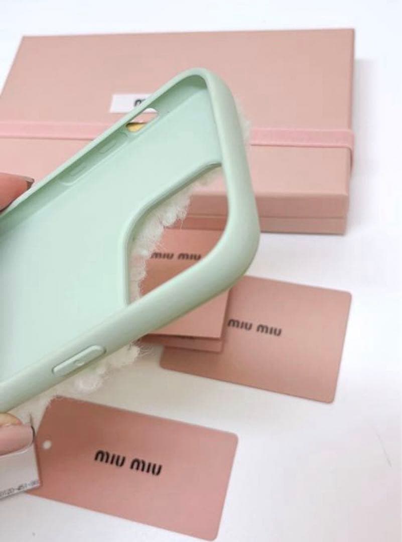 MIU MIU iPhone 14 Pro用カバーシープファー
