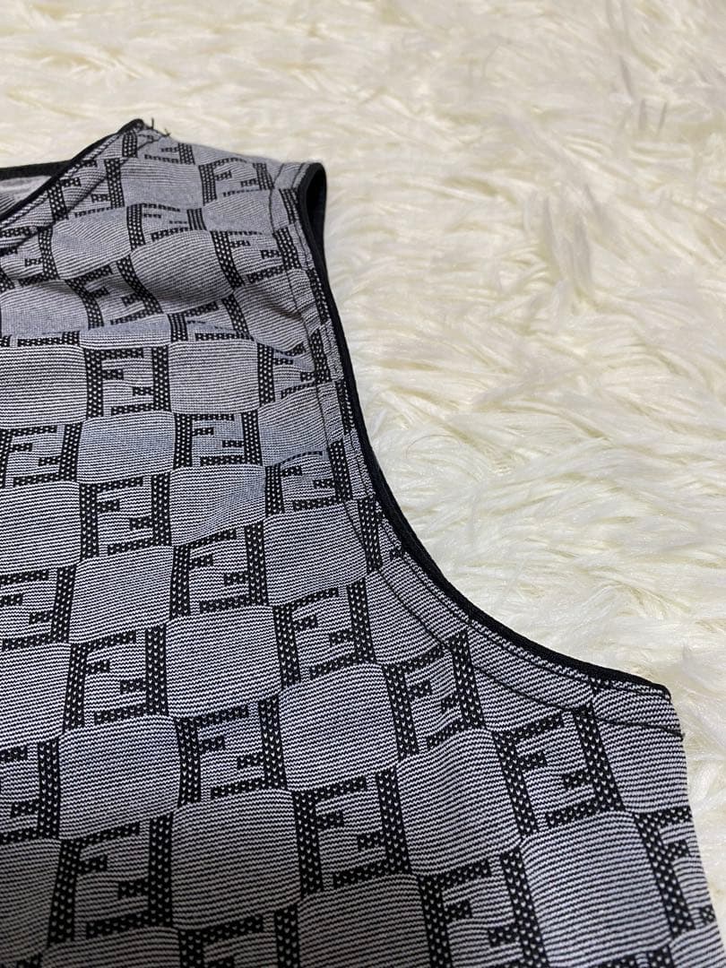 フェンディ　ズッカ柄　美品　タンクトップ　ノースリーブ
