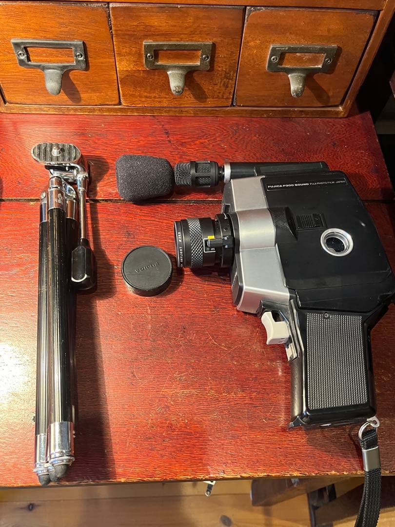 昭和レトロ　8mmカメラ　3脚付き　インテリアやディスプレイに…