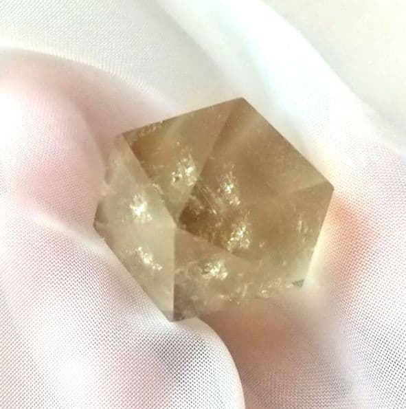光の魔法❇️可愛い虹入り シトリン 六角柱