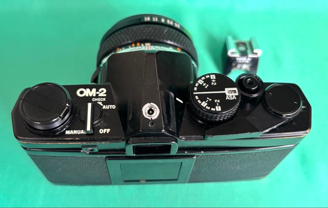 ★ OLYMPUS OM-2 (使用説明書付) + 広角レンズ 28mm