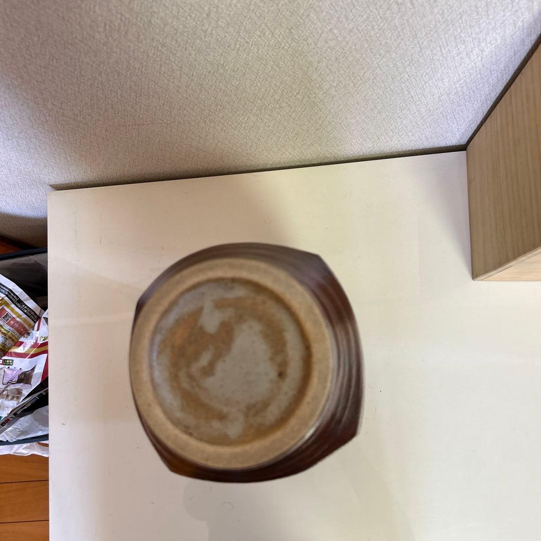 【鉄釉花紋方壷】　明石庄作　益子焼　共箱付