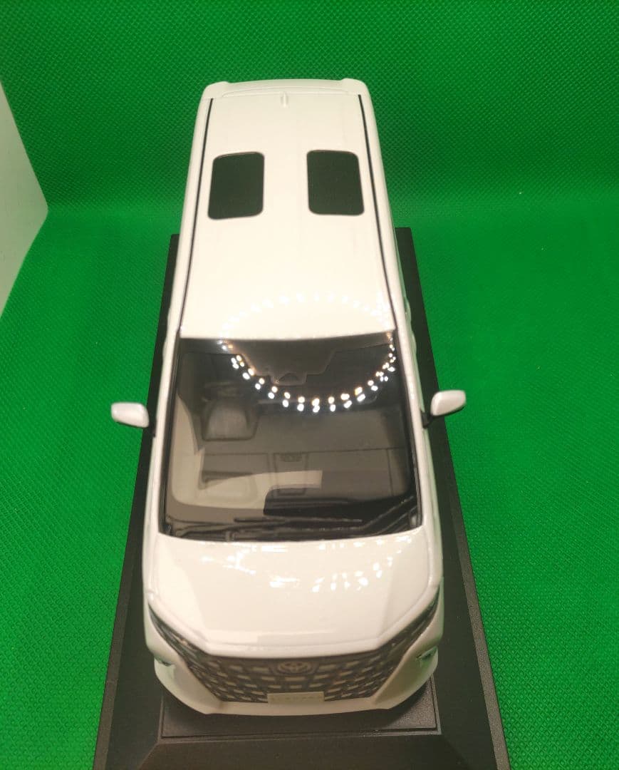 トヨタ 1/30 アルファード プラチナ ホワイトパールマイカ カラーサンプル