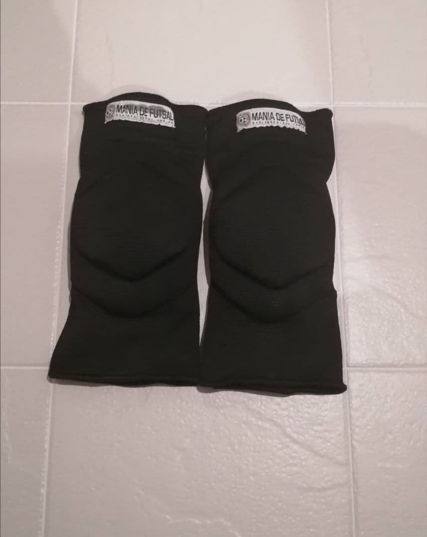 マニアデフットサル　膝サポーター
