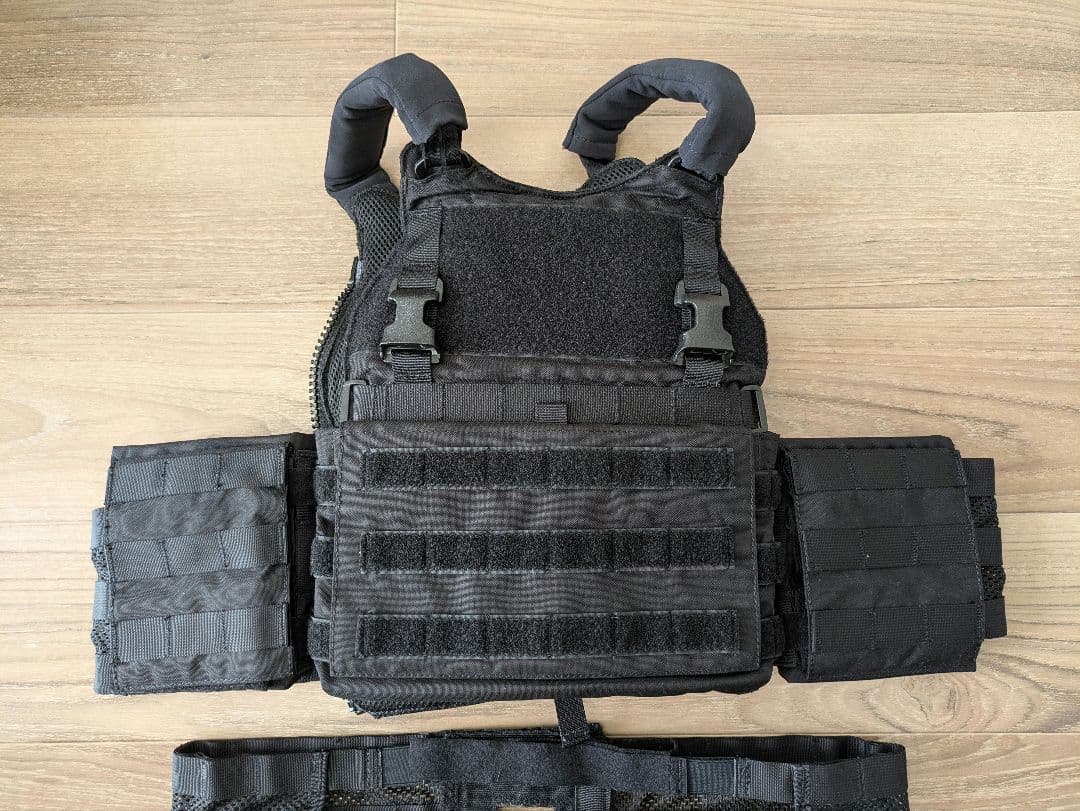 タクティカルベスト ブラック　その他