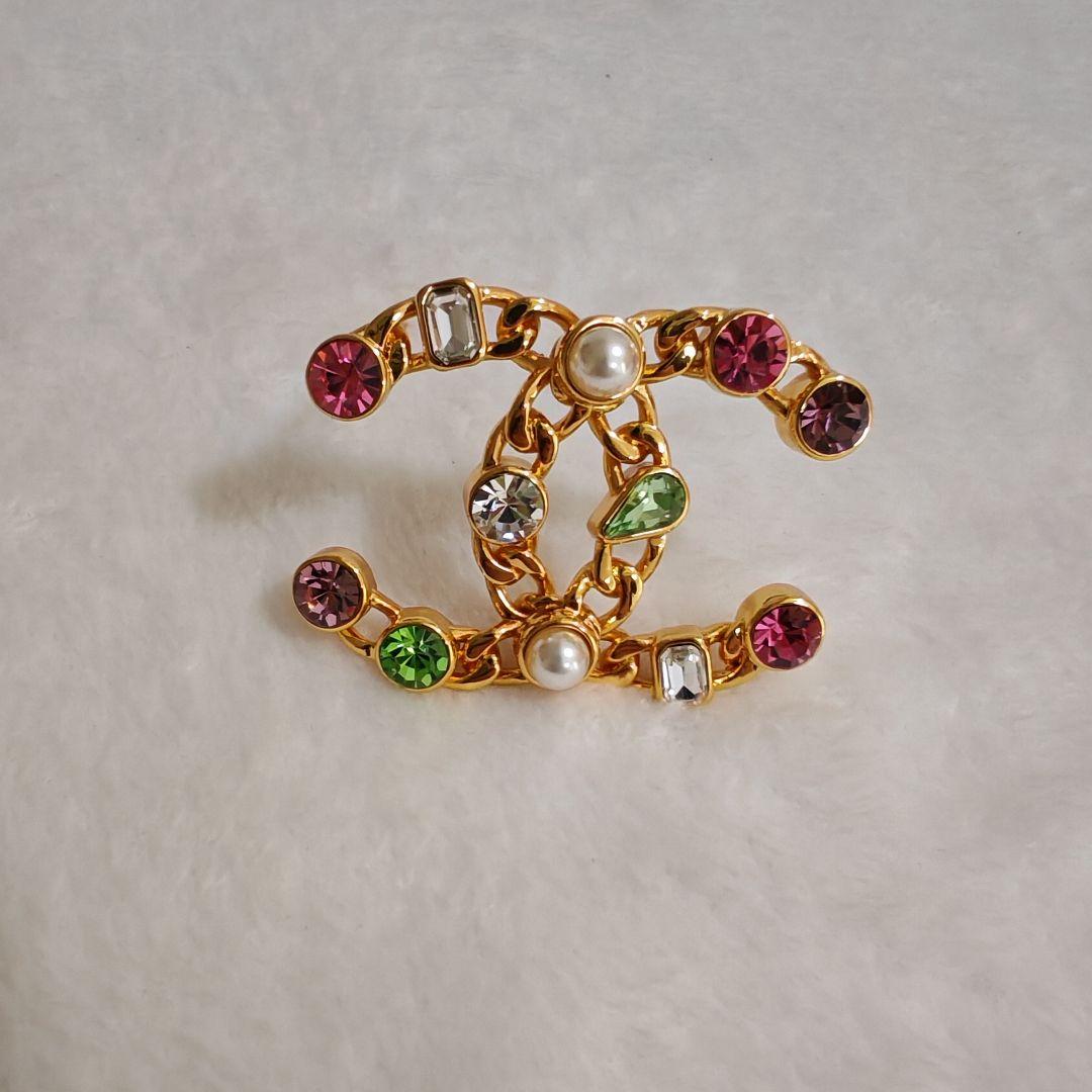 CHANEL カラフルストーンブローチ