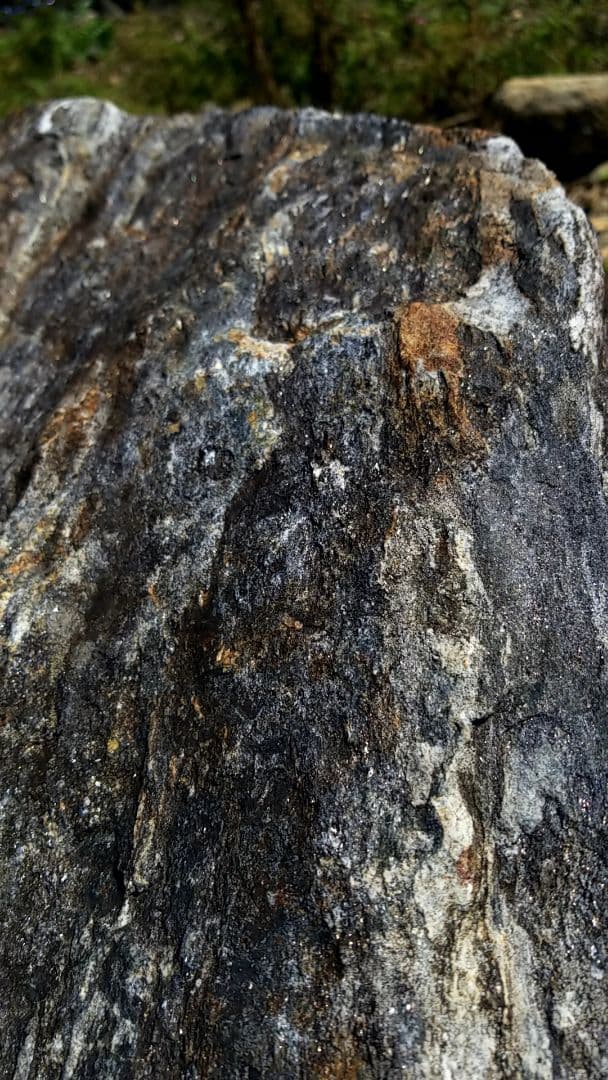 希少原石　大型　結晶片岩　シスト　庭石　ロックガーデン　ガーデニング　鉱物　原石