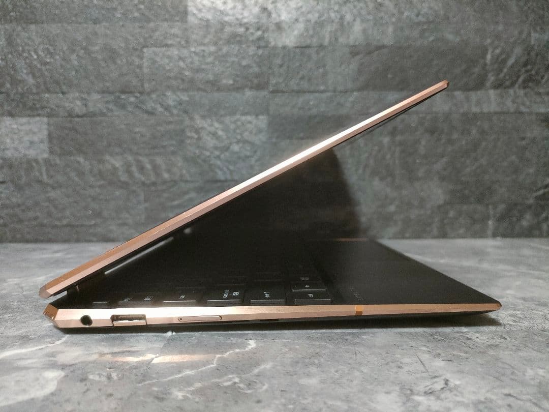 美品 HP SPECTRE COREI7 メモリ16 SSD256 新品バッテリ