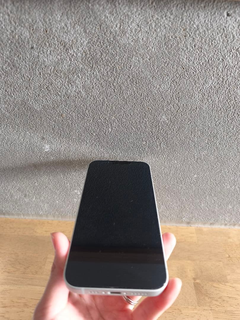 Apple iPhone 16e　ホワイト　128GB