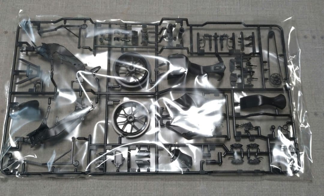 r*d様 1/12 ヤマハ YZR-M1 '04 キット、ディティールアップパー