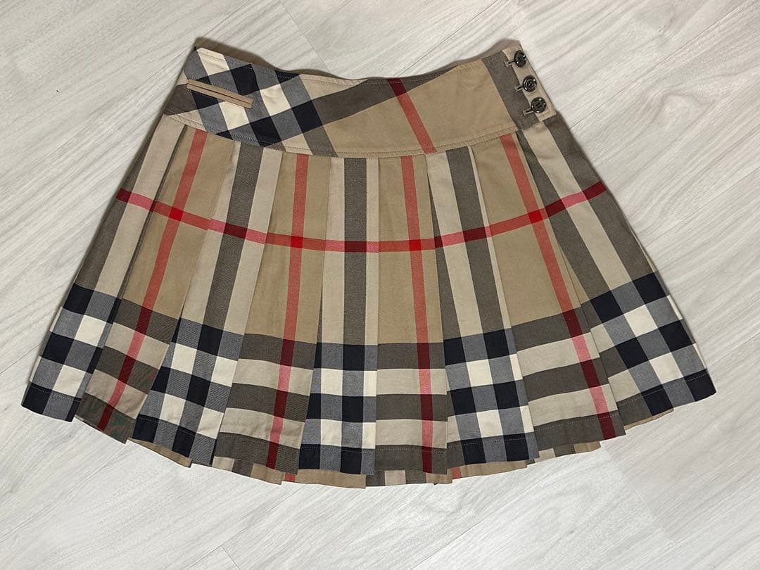 ⭐︎美品/ほぼ未使用⭐︎Burberryスカート164cm（14Y）