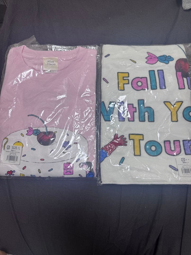 西野カナ　グッズ　シャツとタオル