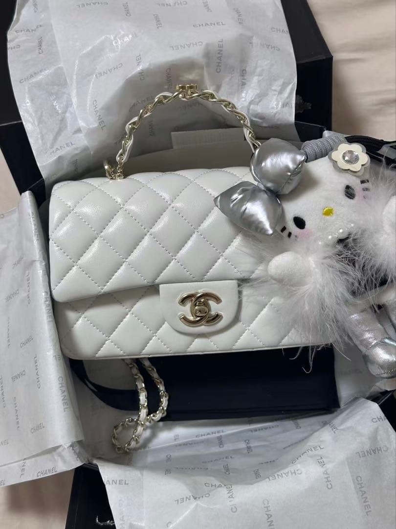 ホワイト　キルティング チェーンショルダーバッグ 箱付き