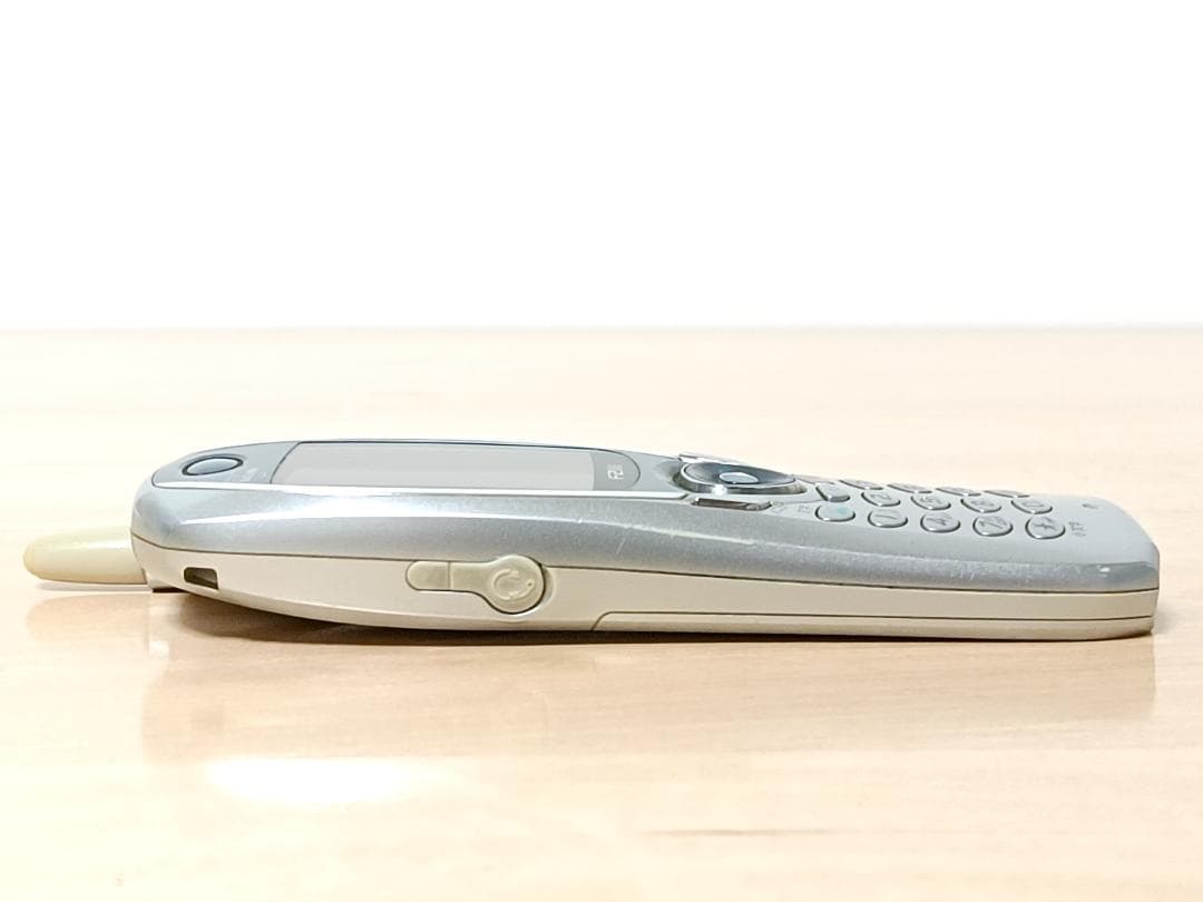 NTTドコモ デジタルムーバ F211iHYPER 2001年製 ガラケー