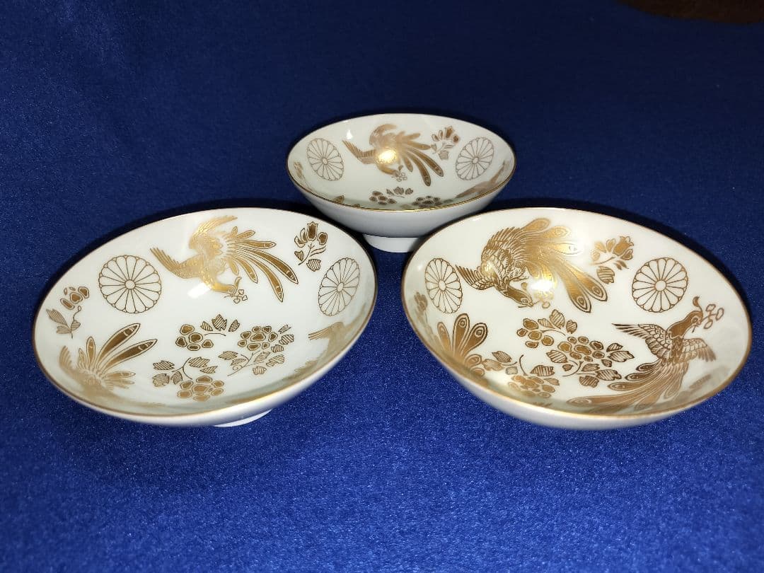 慶應◆皇室所縁の美術品 白磁金襴手 天皇家御菊紋に鳳凰文盃三客 酒器 御下賜品