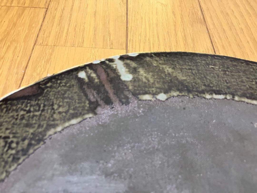 お値下げ　花と石のデザインの陶器皿　大皿　39.0cm ぶこつで繊細　火土