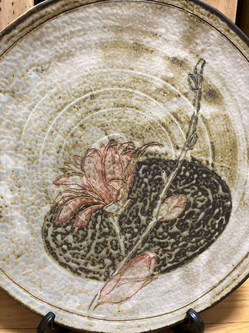 お値下げ　花と石のデザインの陶器皿　大皿　39.0cm ぶこつで繊細　火土