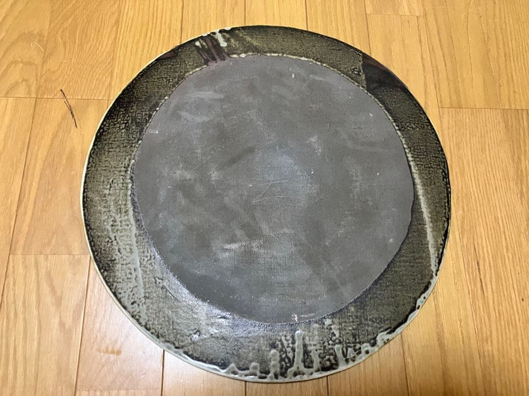 お値下げ　花と石のデザインの陶器皿　大皿　39.0cm ぶこつで繊細　火土