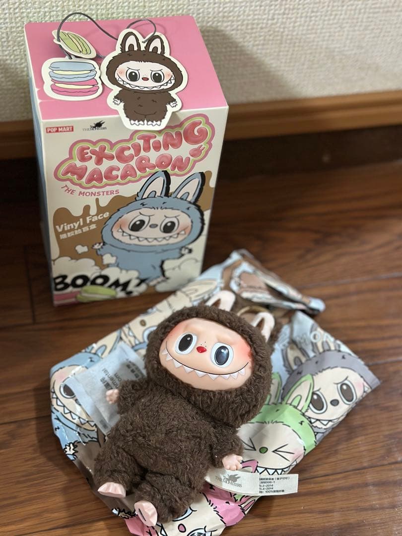カ*ー様 ラブブ Exciting Macaron ぬいぐるみCHESTNUT