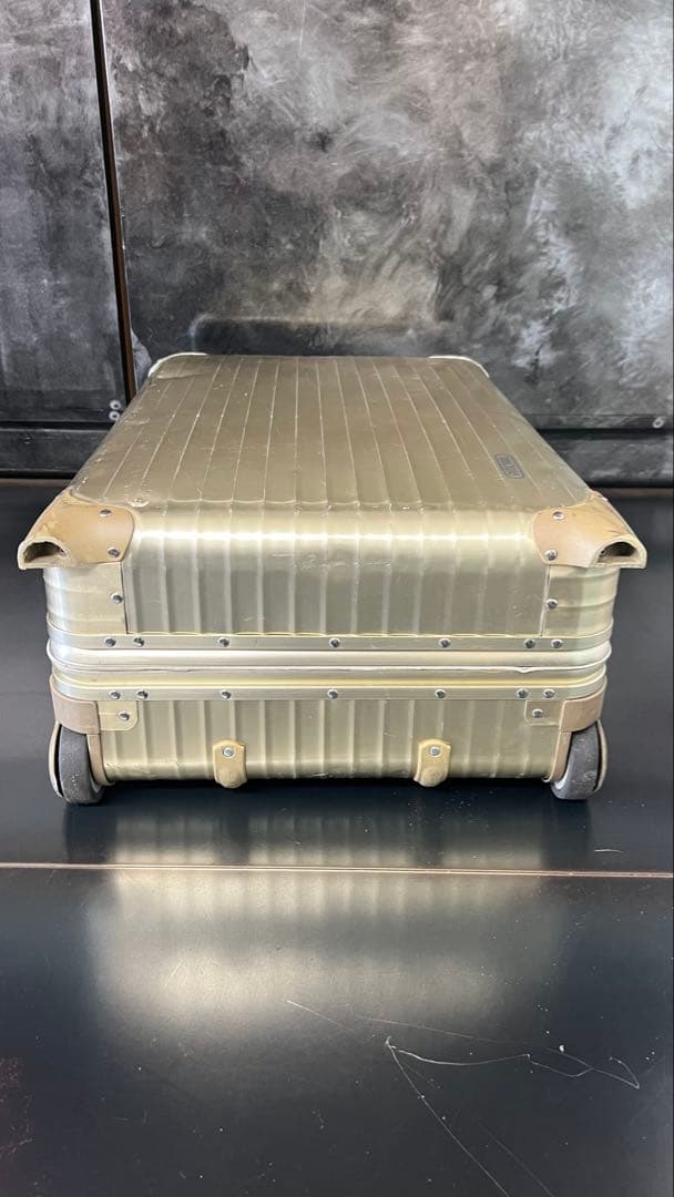 本日限定プライス廃盤品　リモワ トパーズ アルミ キャリー スーツケース