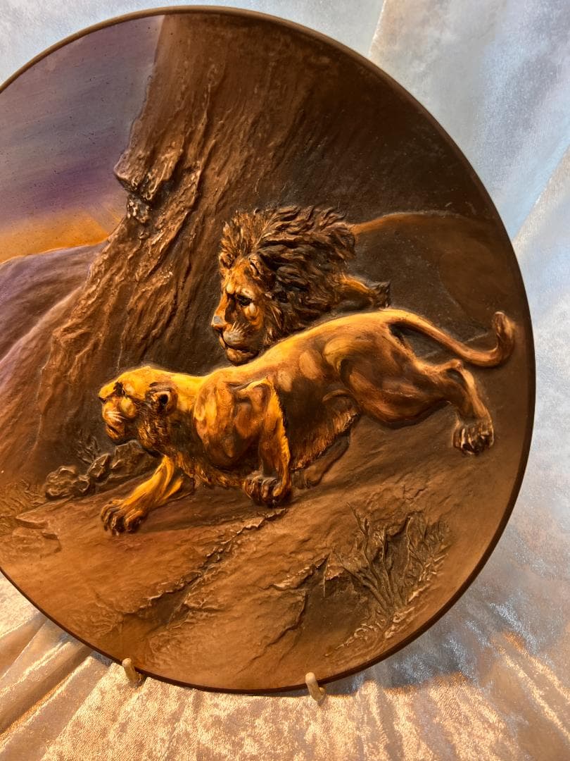 オールドノリタケのモールド　ライオンのデザイン　皿　プレート　飾り皿　盛り上げ