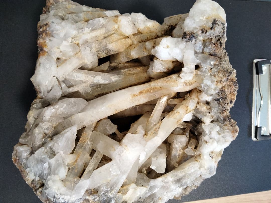 長野県　天然水晶　栗生水晶山産　水晶　原石　2.8キロ　大サイズ　早い者勝ち