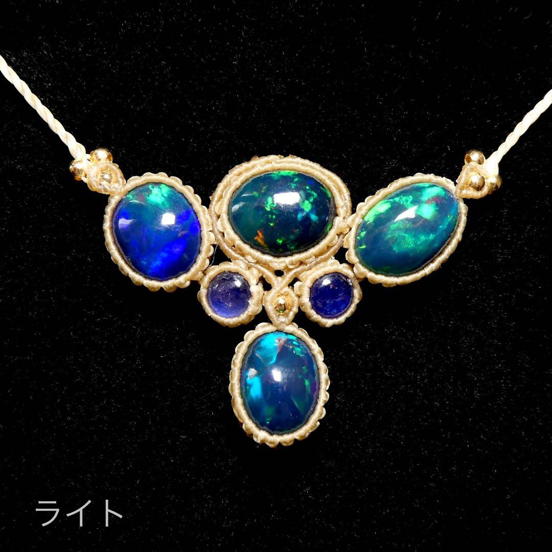 宝石質ブラックオパールとサファイアのマクラメネックレス