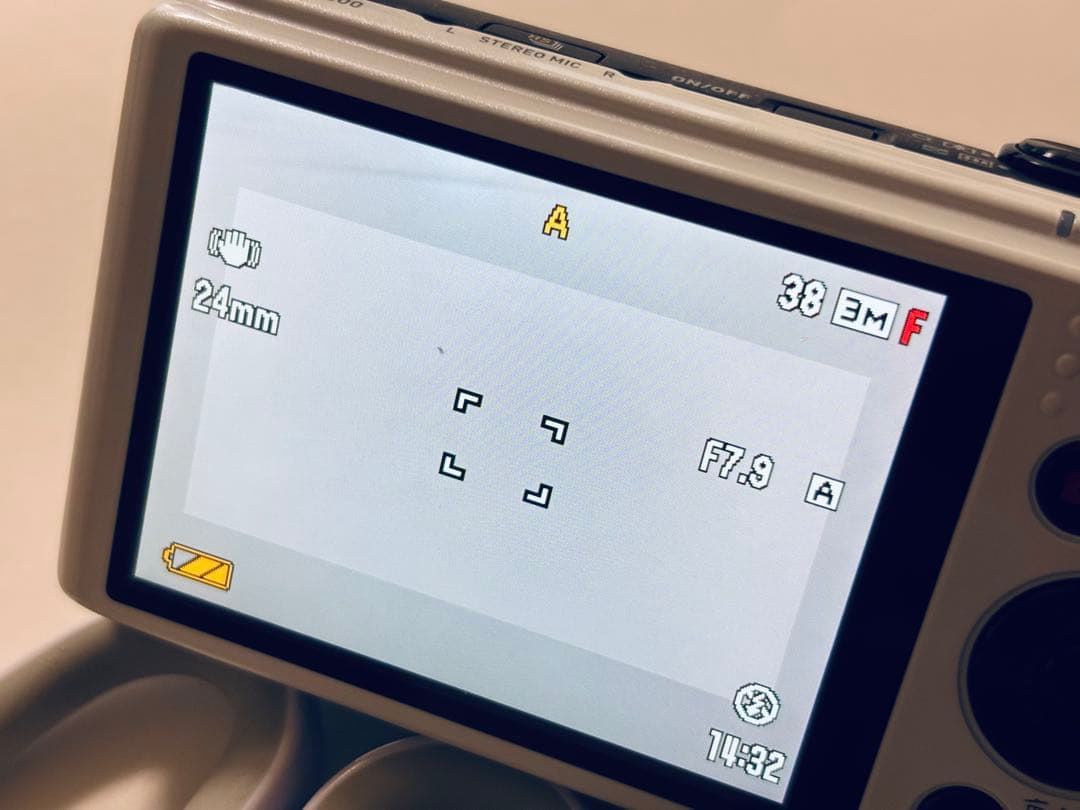 CASIO EXILIM EX-ZR200 【液晶傷あり】