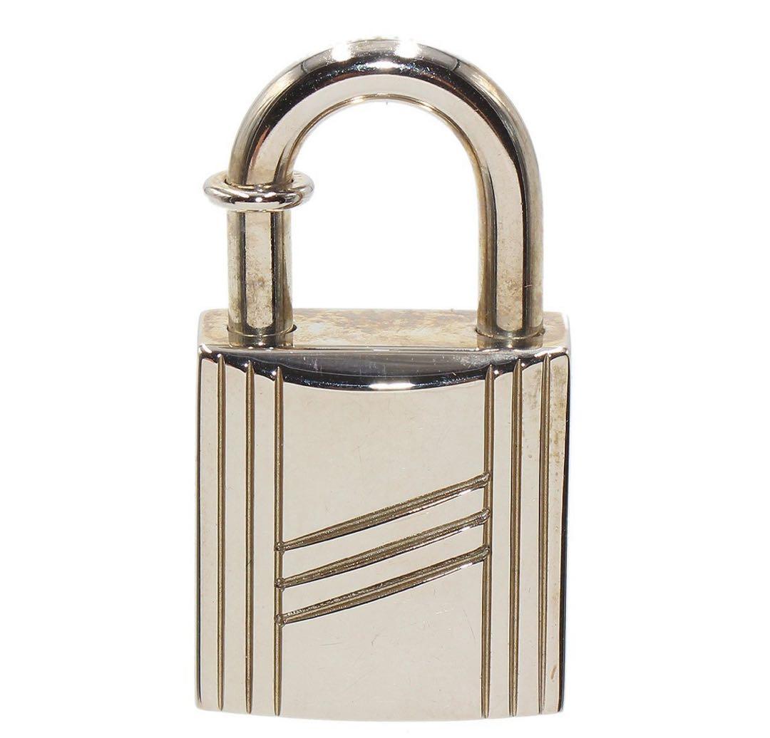 Q2048 美品 エルメス カデナ 南京錠 チャーム