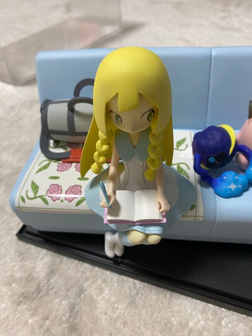 ポケモンセンター リーリエ＆コスモッグ オルゴール フィギュア