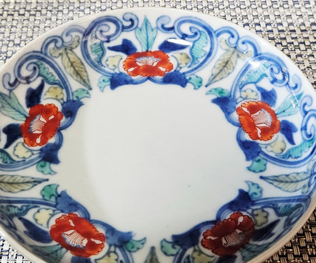 江戸時代末期～明治時代初期頃　後期色鍋島 色絵　唐草花文様　約12.5cm　小皿