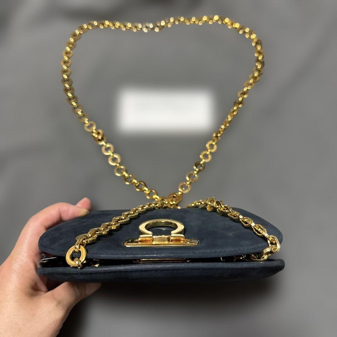 最終価格　フェラガモ チェーン ショルダーバッグ ガンチーニ　ゴールド金具