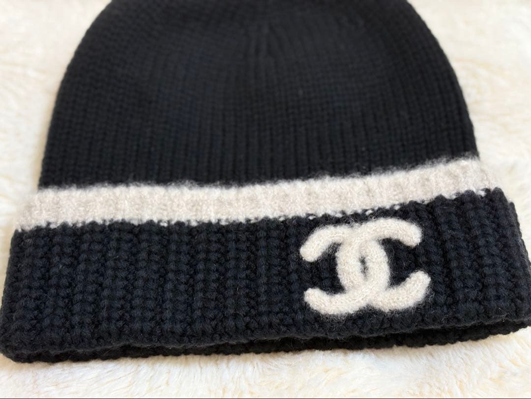 CHANEL ニット帽 黒 白 ストライプ