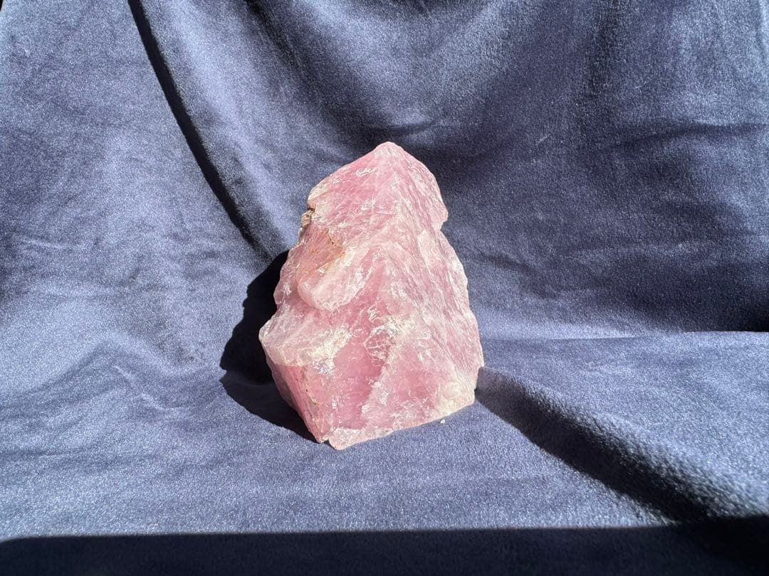 ラベンダーローズクオーツ　希少原石　マダガスカル産