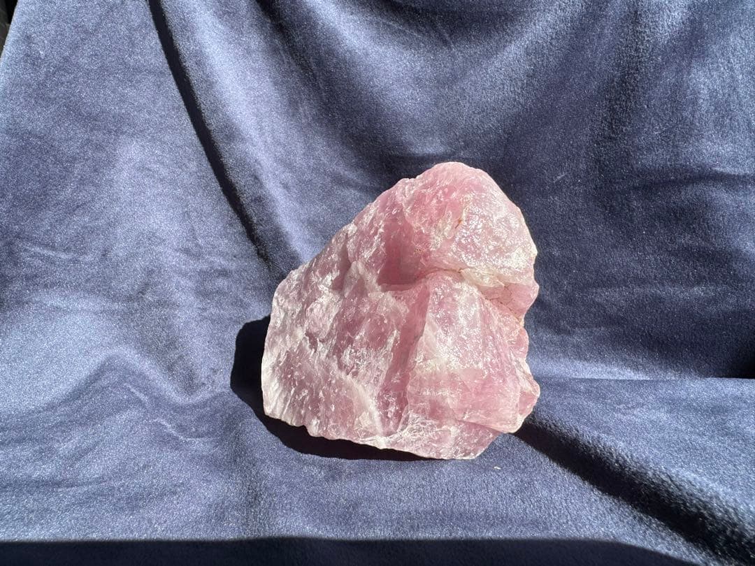 ラベンダーローズクオーツ　希少原石　マダガスカル産