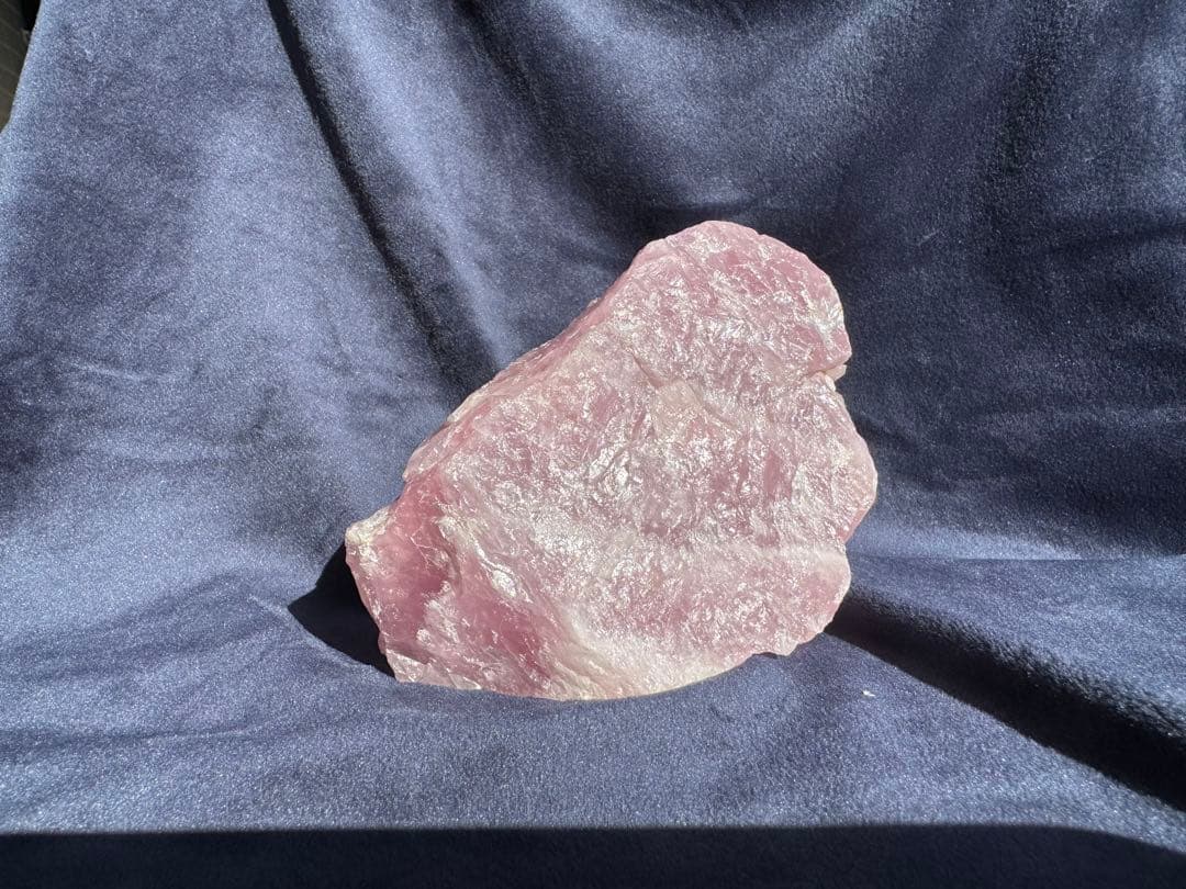 ラベンダーローズクオーツ　希少原石　マダガスカル産