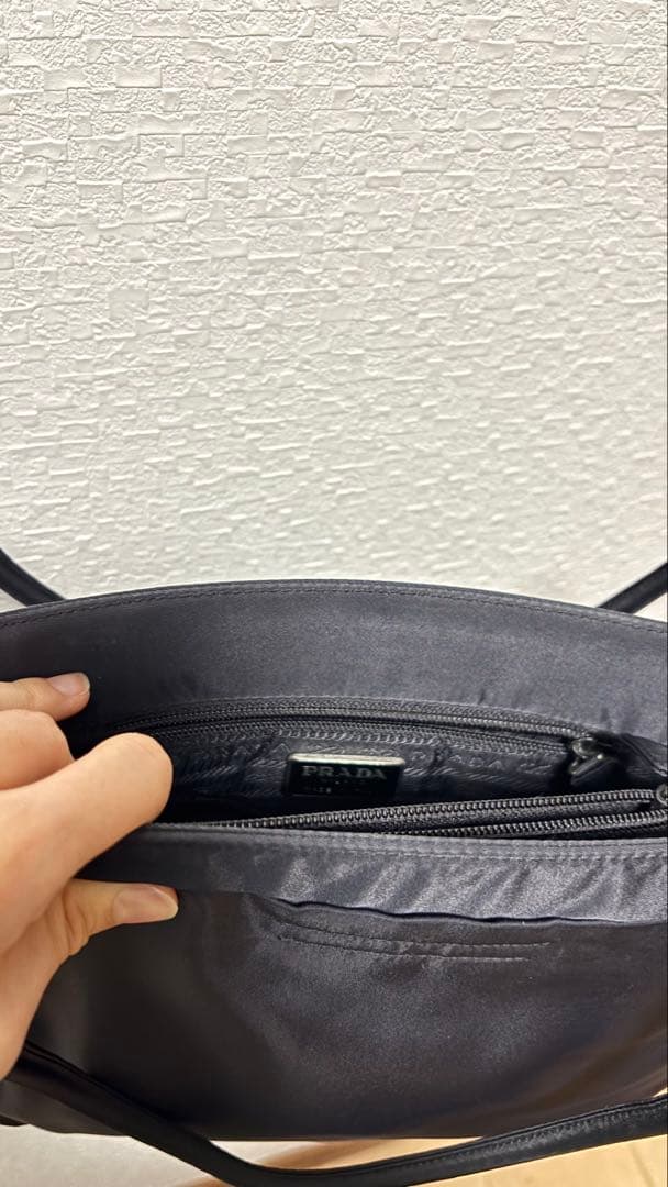 PRADAのナイロン系ショルダーバッグ