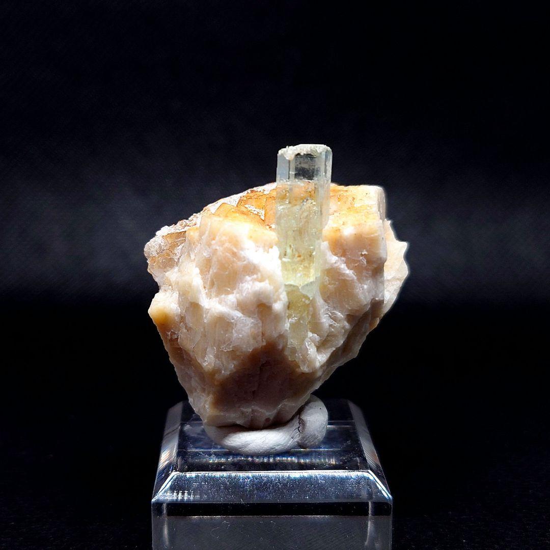 【148Ct】パキスタン スカルドゥ産 アクアマリン 母岩付 鉱物標本