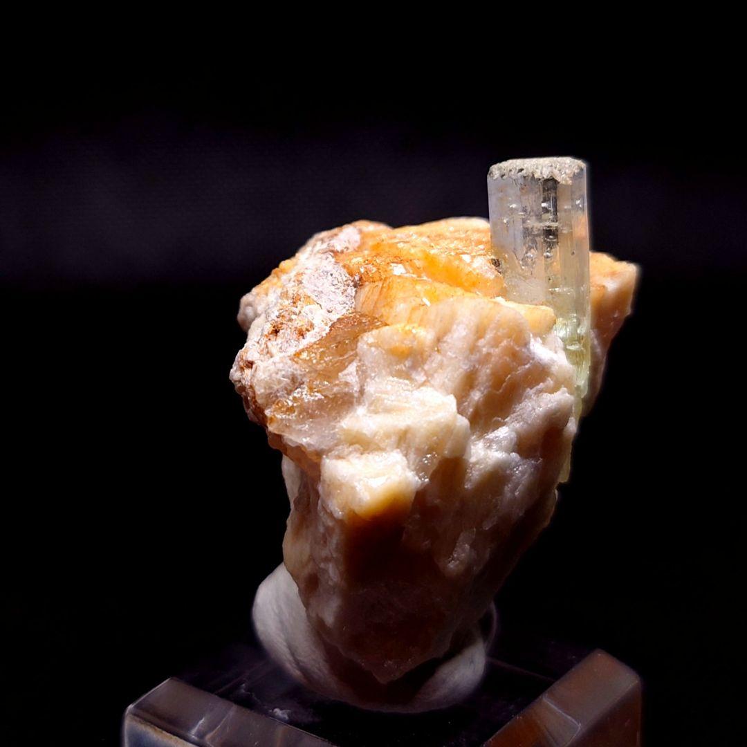 【148Ct】パキスタン スカルドゥ産 アクアマリン 母岩付 鉱物標本