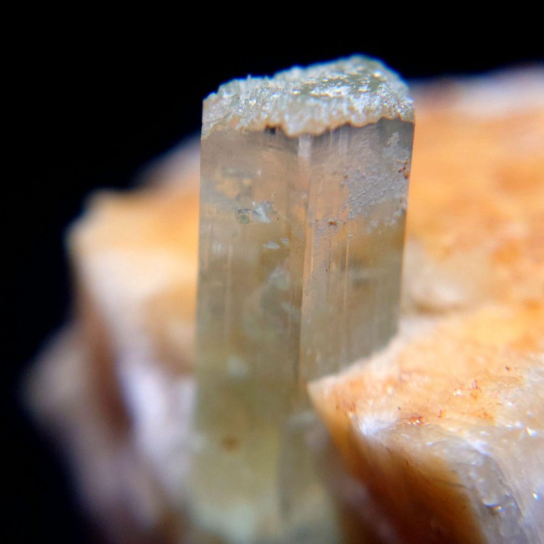 【148Ct】パキスタン スカルドゥ産 アクアマリン 母岩付 鉱物標本