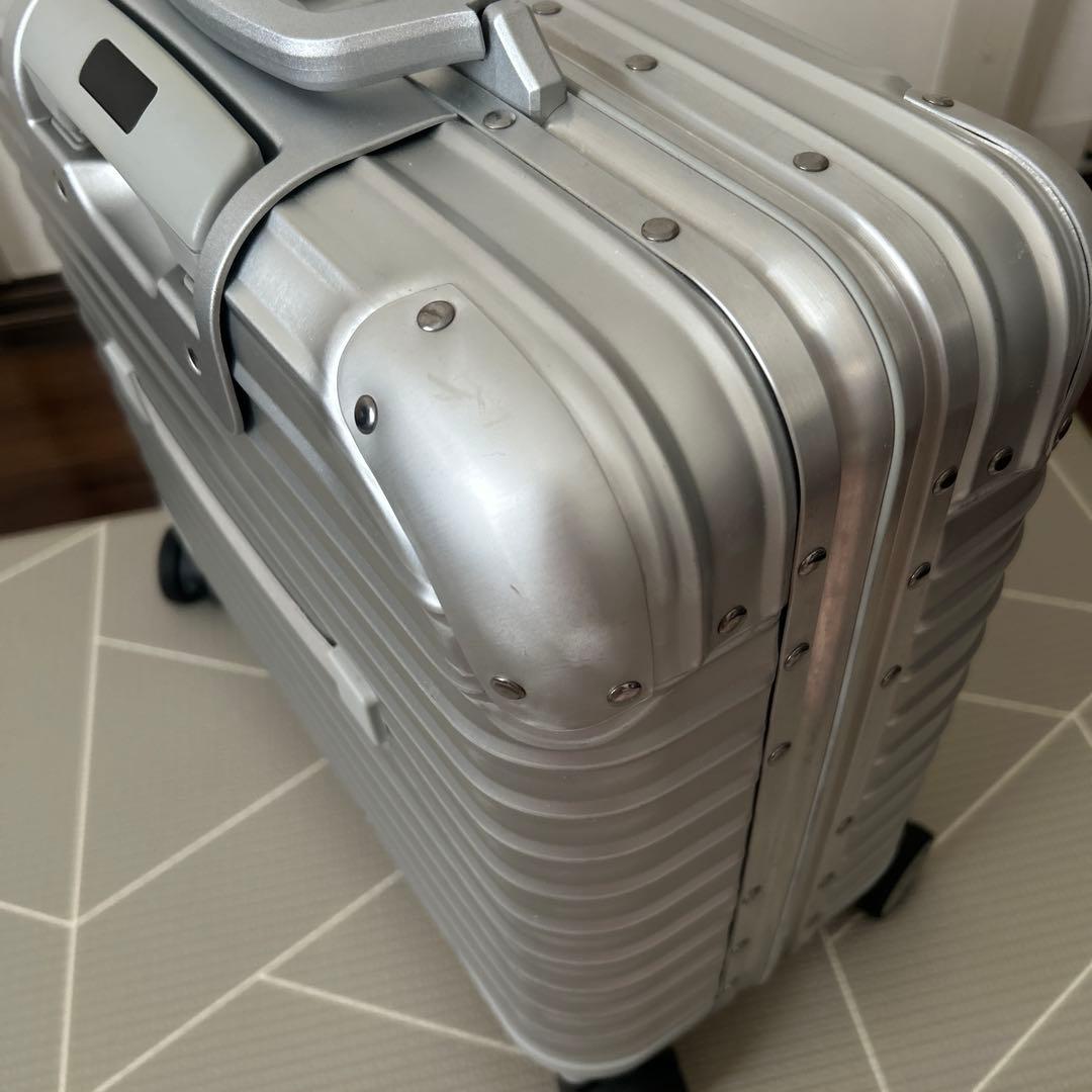【1度使用】リモワ　アルミニウム　4輪　機内持ち込み　シルバー