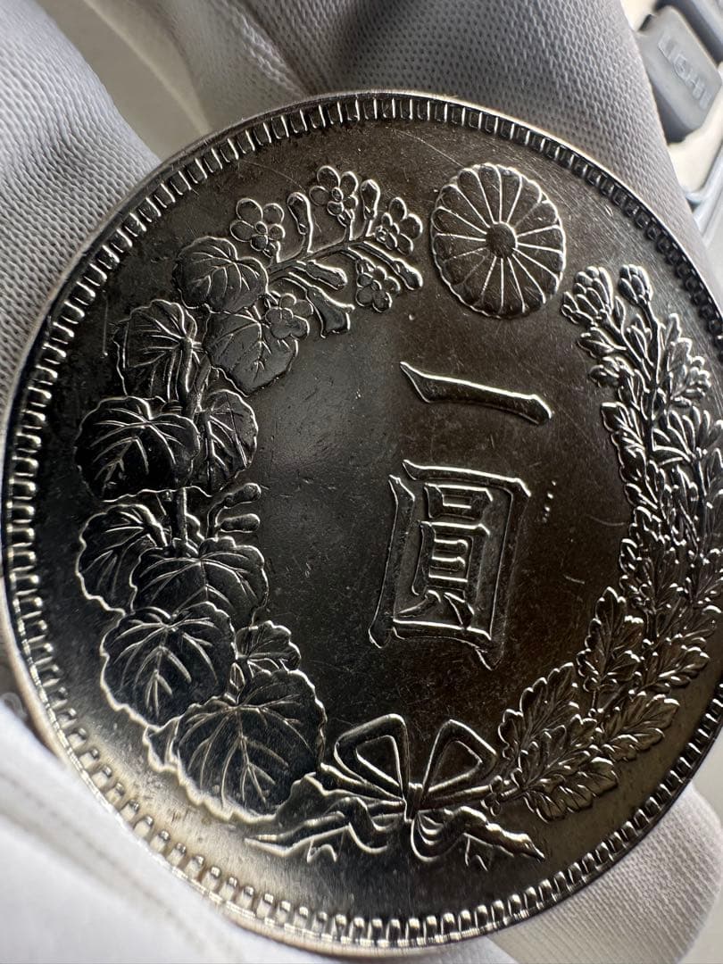 【本物保証】　美品　一圓銀貨　明治22年銘　26.72g 角擦れ